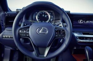 2016 Lexus LC500h EU)