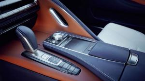 2016 Lexus LC500h EU)