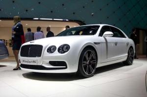 Премиальный седан Bentley Flying Spur преодолел отметку в 300 километров в час