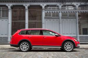 2016 Volkswagen Golf Alltrack US)