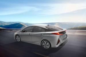 2016 Toyota Prius Prime US)