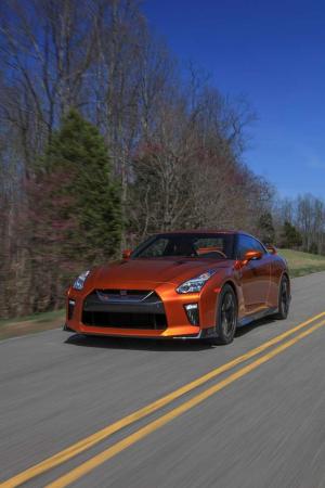 2016 Nissan GT-R US)
