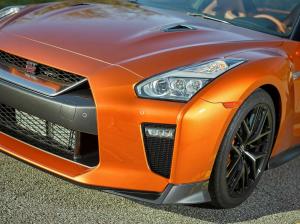2016 Nissan GT-R US)