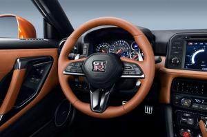 2016 Nissan GT-R US)