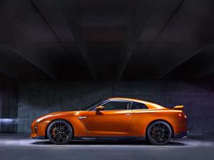 2016 Nissan GT-R US)