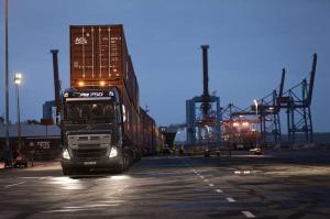 Грузовик Volvo против 750 тонн груза