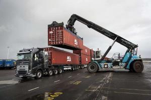 Грузовик Volvo против 750 тонн груза