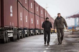 Грузовик Volvo против 750 тонн груза