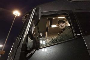 Грузовик Volvo против 750 тонн груза