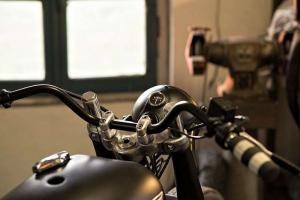 2016 Moto Guzzi V9 Raise Hell by Anvil Motociclette