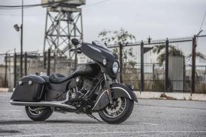 Компания Indian представила мотоцикл Chieftain Dark Horse 2016 модельного года