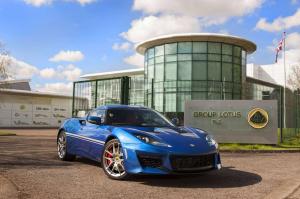 Марка Lotus отметила полувековой юбилей своего завода выпуском спецверсии модели Evora 400