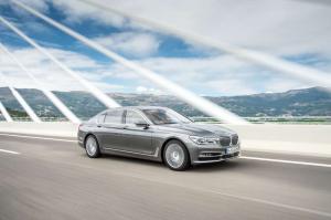 Компания BMW анонсировала дизельный седан 7-Series с четырьмя турбонагнетателями