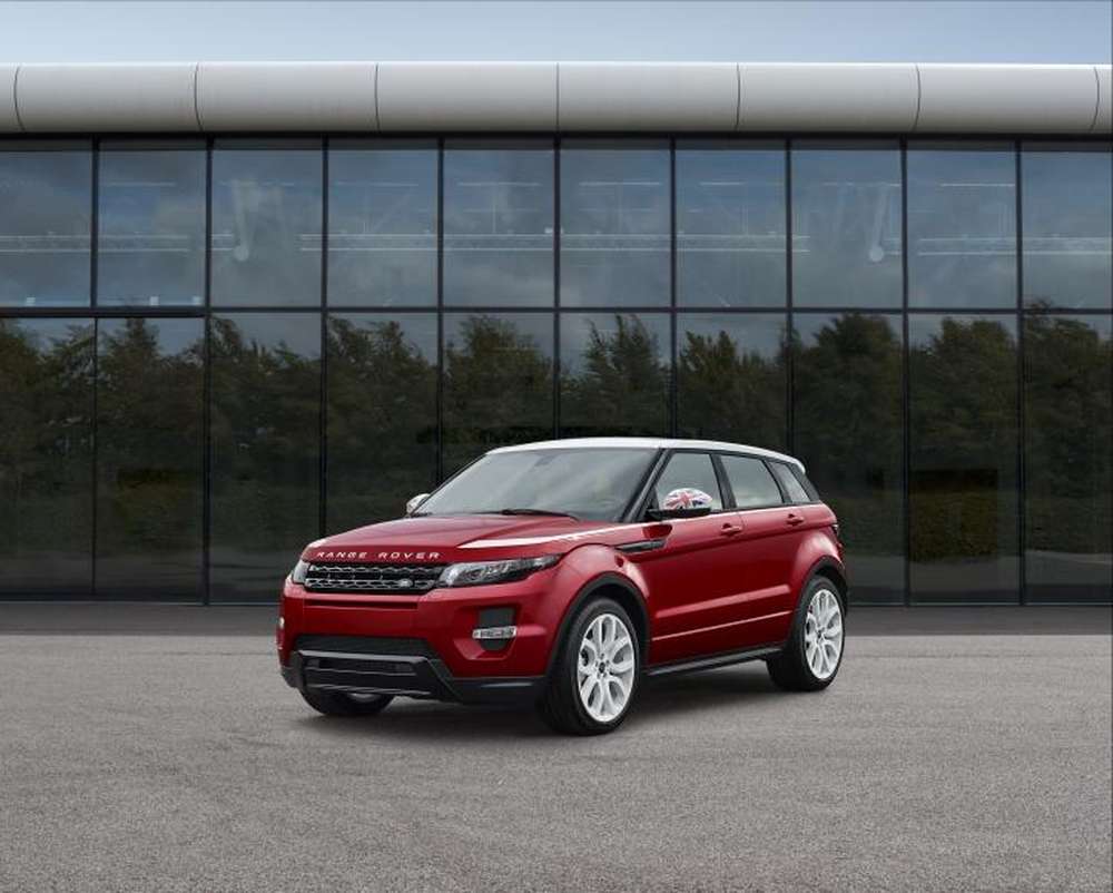 Range Rover Evoque оснастили лазерным проекционным дисплеем