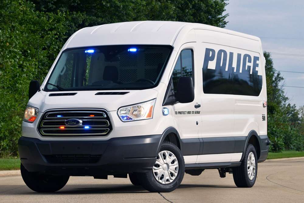 Ford представил опытный образец нового автозака на базе Transit