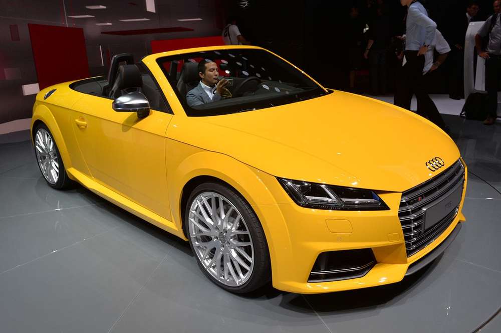 Audi TT превратился в родстер со складной крышей