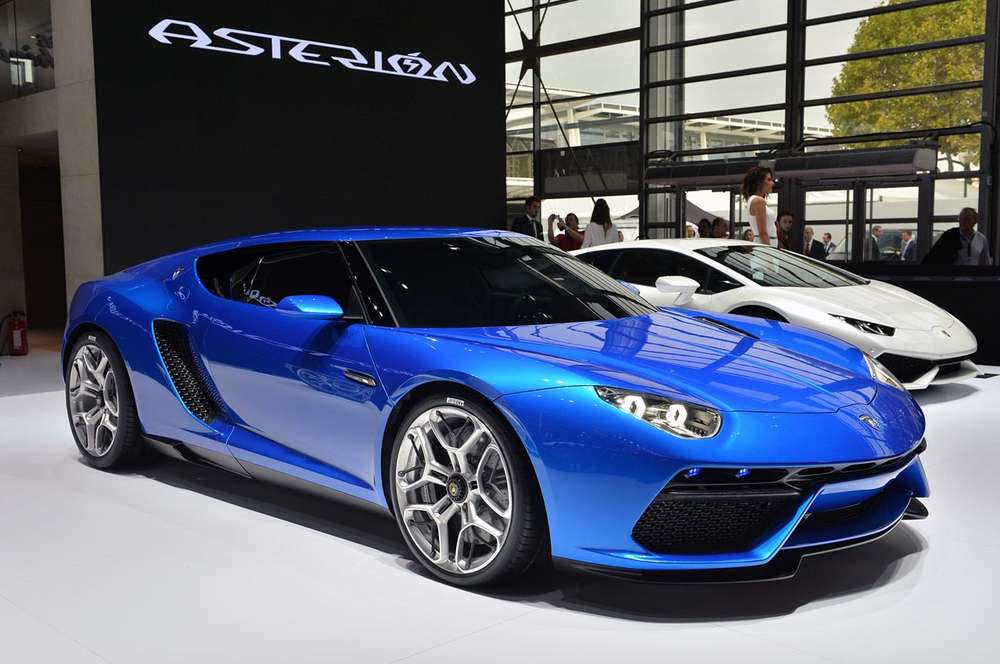 Итальянцы в Париже показали концепт первого подключаемого гибрида Lamborghini