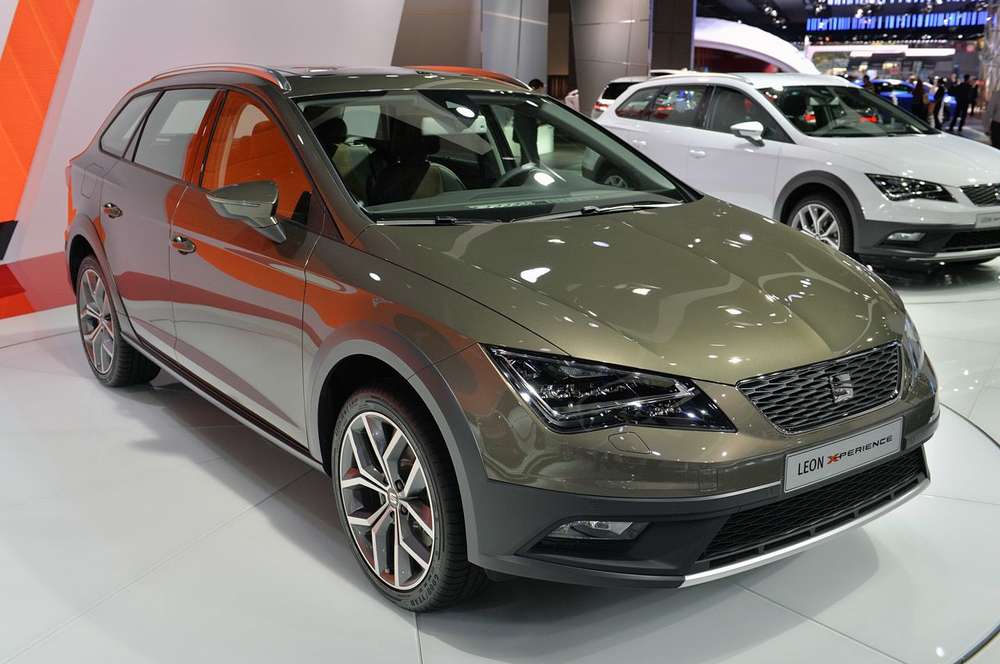 Seat Leon: парижский почти кроссовер