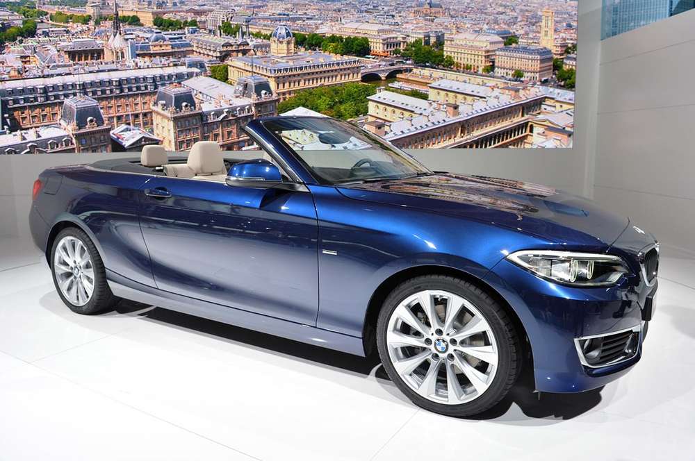BMW показала  в Париже открытую «двойку»