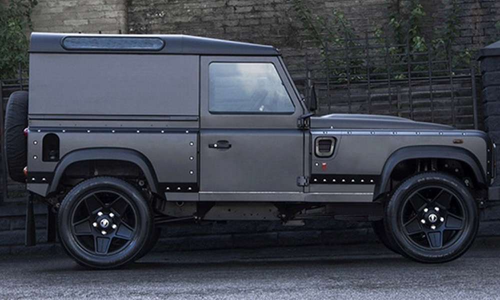 В Kahn Design модифицировали Land Rover Defender