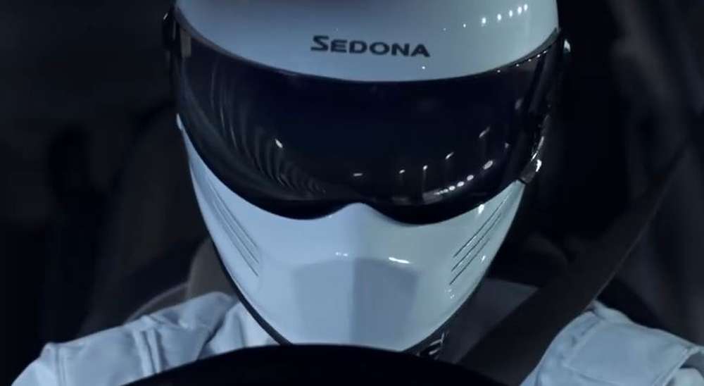 Нескучный тест Kia Sedona