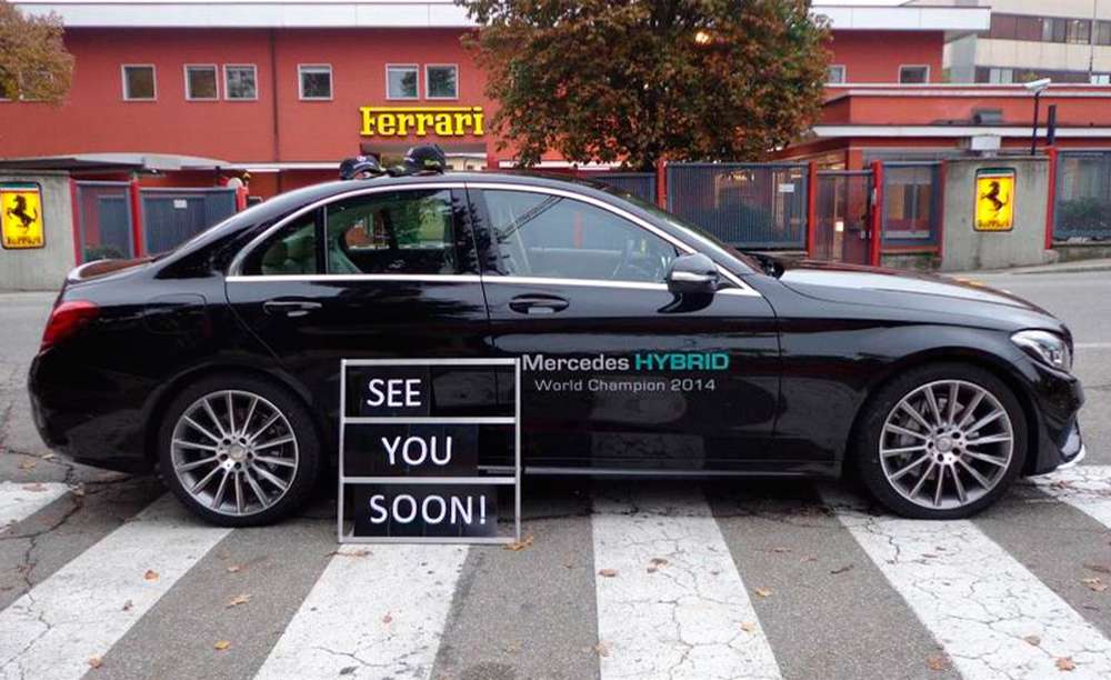 Как в Mercedes AMG Petronas подразнили Ferrari