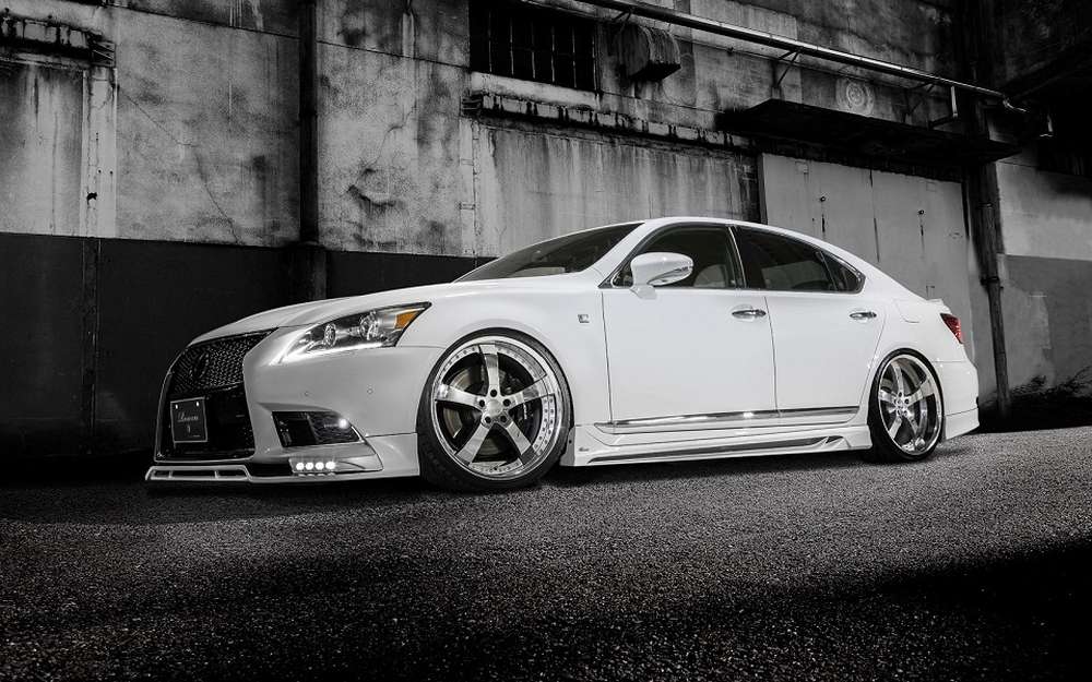 Rowen Japan оснастили обвесом Lexus LS