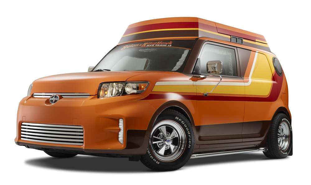 Scion представила компактвэн xB в стиле 1970-х