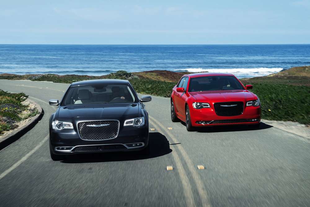 Chrysler рассекретил свой рестайлинговый седан Chrysler 300