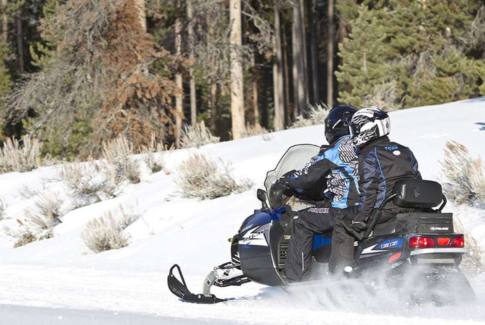 Снегоход турист. Polaris IQ Turbo LXT. Polaris Turbo снегоход. Polaris 4 тактный. Снегоход LXT.