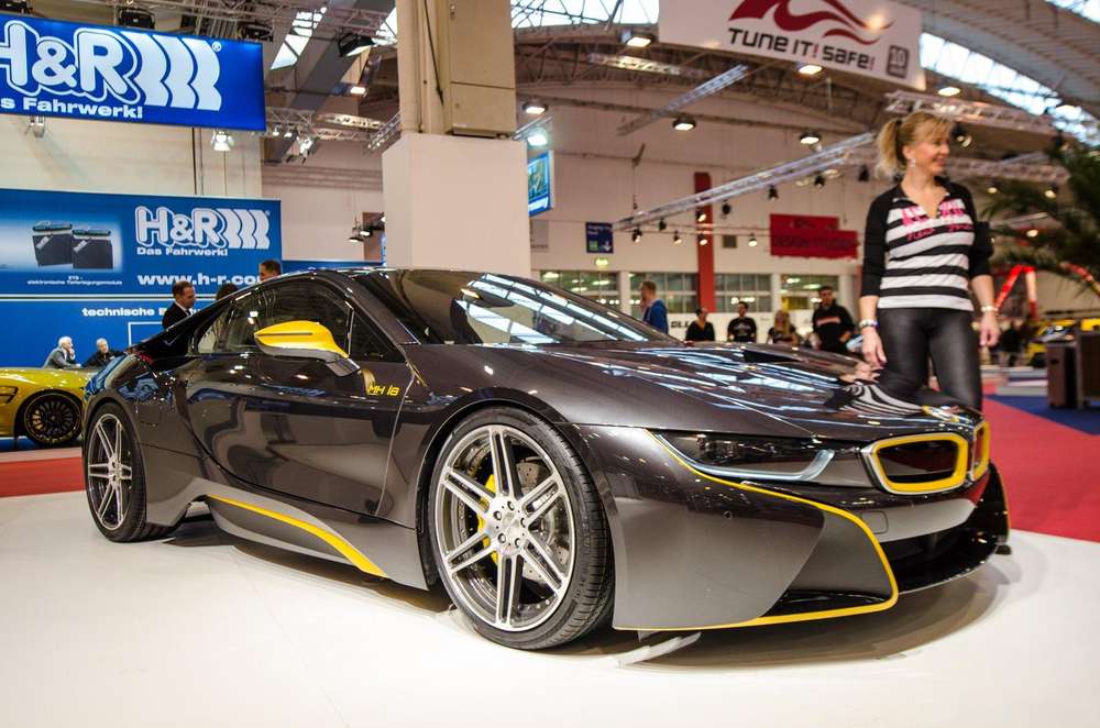 В ателье Manhart Racing тюнинговали BMW i8