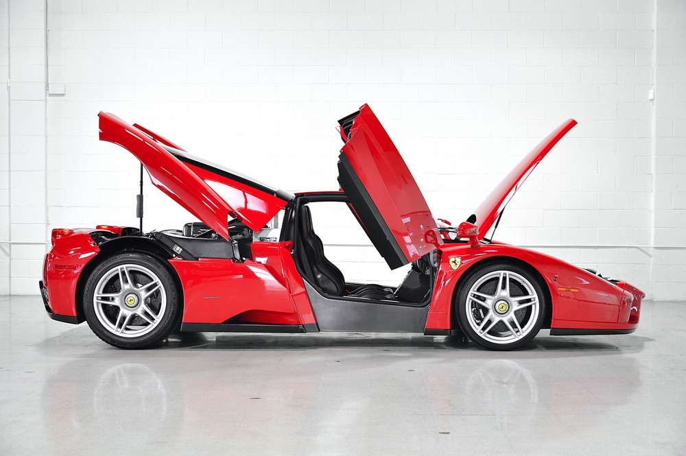 На аукционе eBay выставили на продажу уникальный Ferrari Enzo