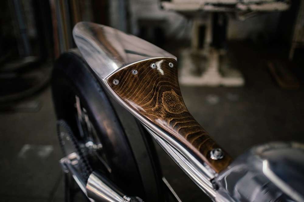 кастом предметов. кастомизация кроссовок. мотоциклы harley davidson thunderbike. расписать кроссовки акриловыми маркерами. Custom cruiser кастомайзинга.