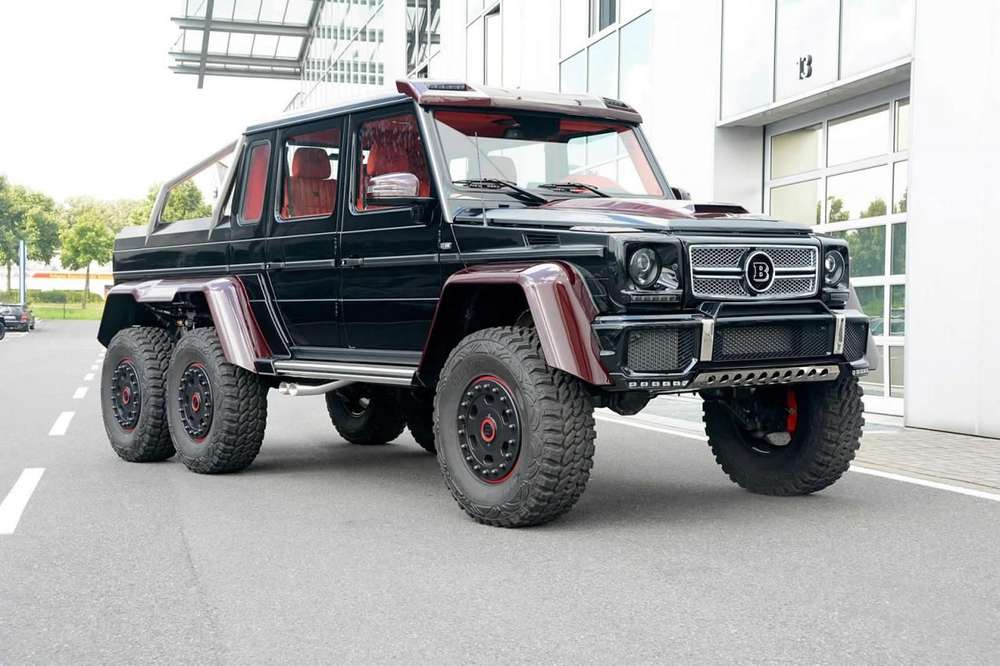 Тюнинг-ателье Brabus презентовал собственный вариант трехосного Mercedes