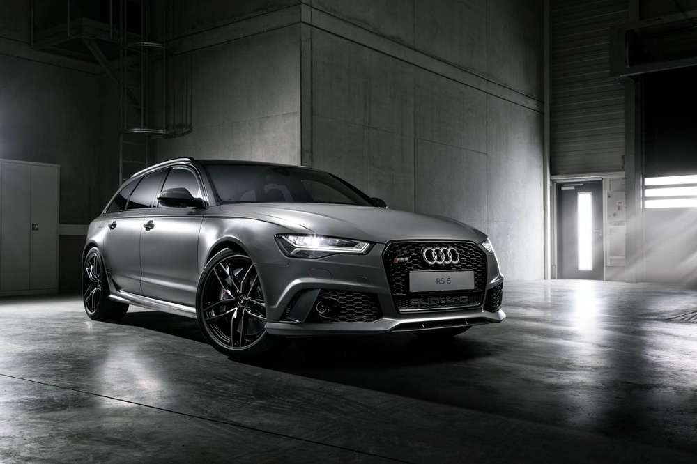 Audi RS6 оделся в новогодний наряд