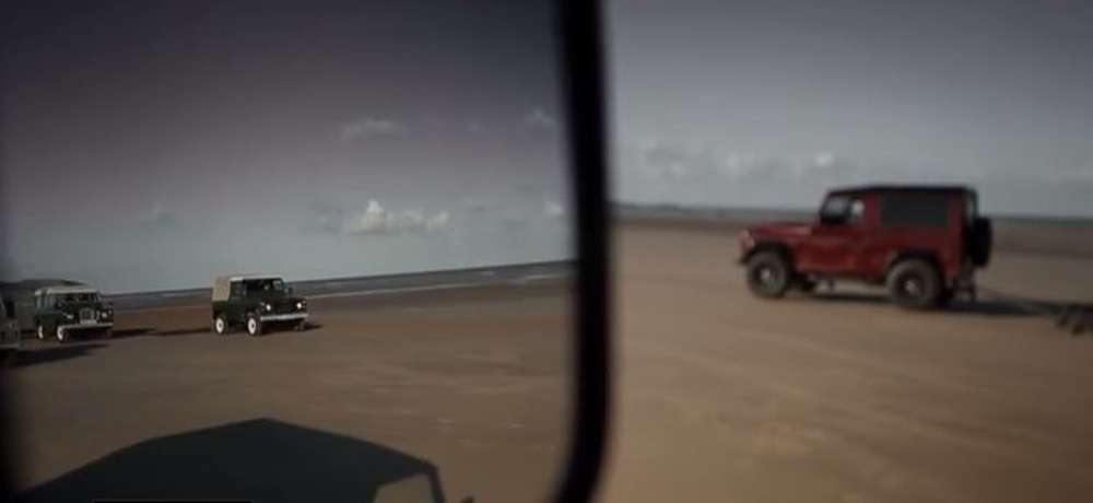 На английском пляже показали, как появился первый Land Rover Defender