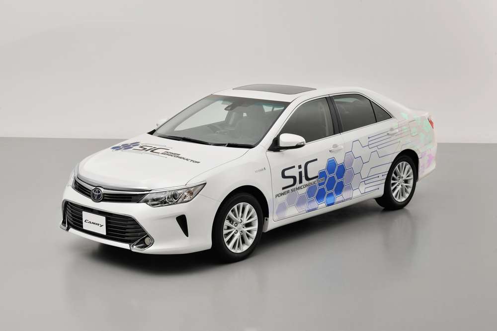 Toyota демонстрирует гибрид Camry Hybrid SiC
