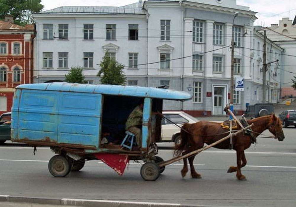 Автомобиль запряженный лошадью