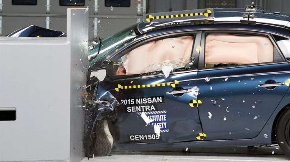 IIHS повторно протестировали Nissan Sentra