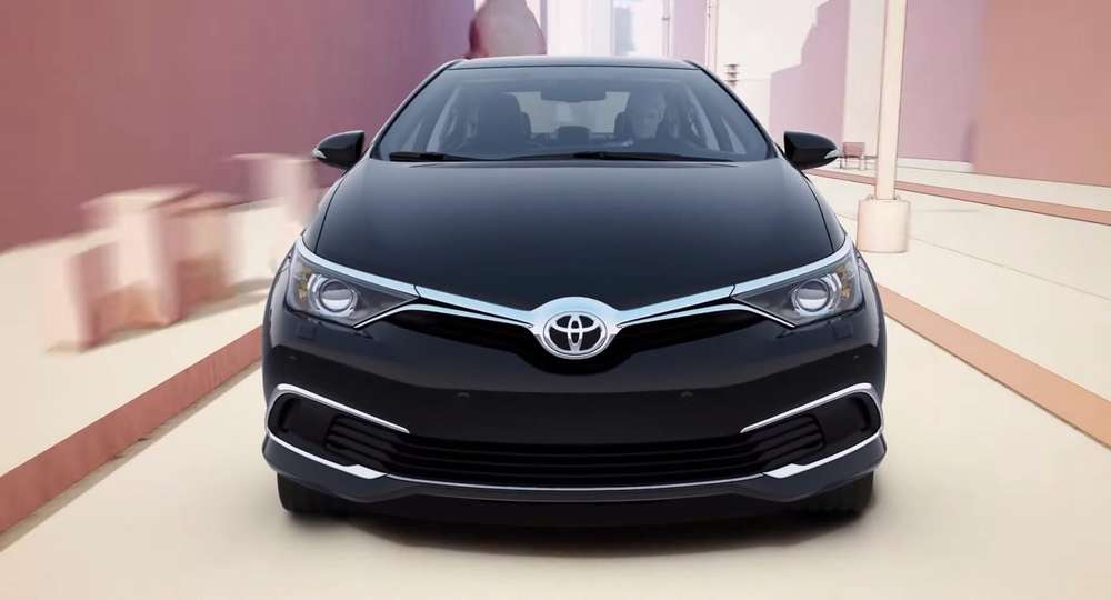 Toyota продемонстрировала систему безопасности Corolla