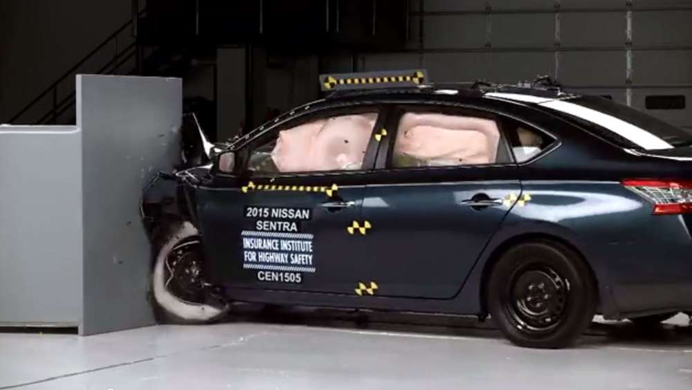 Nissan Sentra сдал краш-тесты IIHS