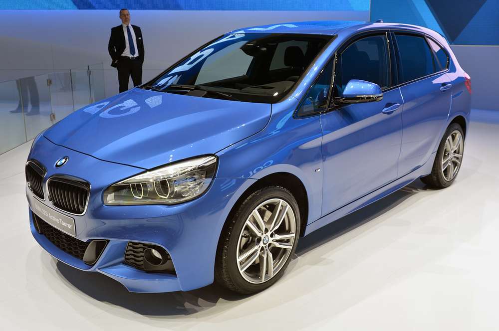 В Женеве представлена переднеприводная модель BMW