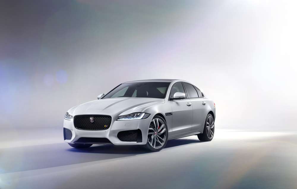 Новое поколение седана Jaguar XF показали миру