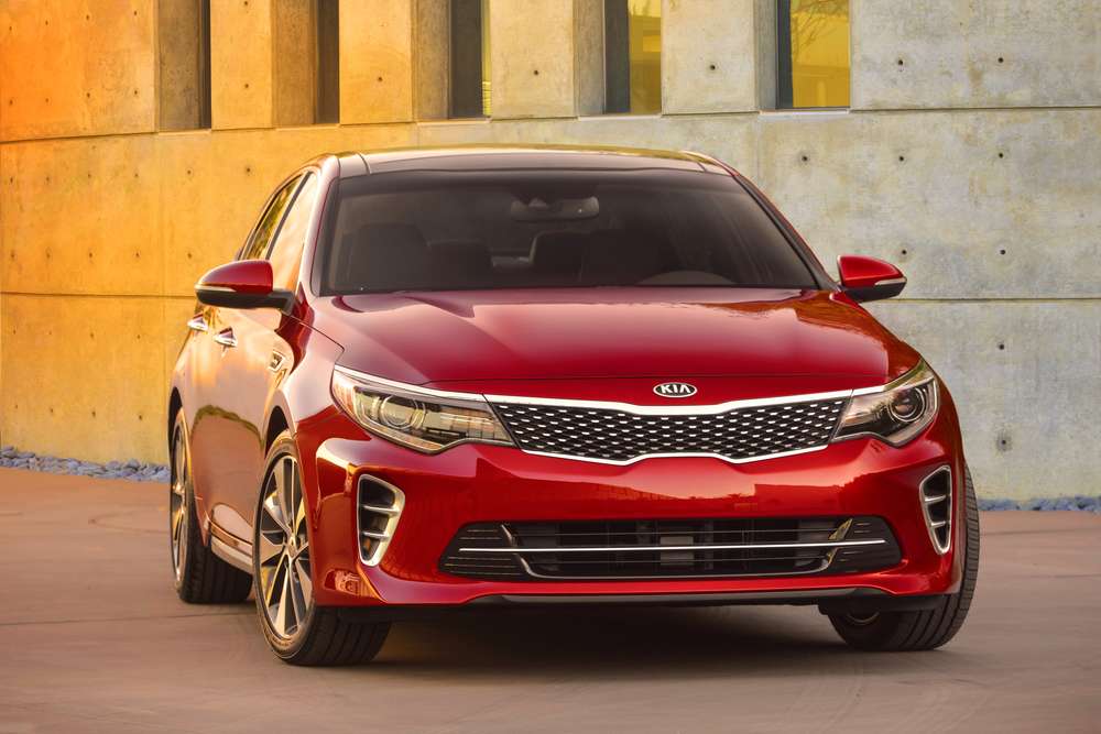 Kia опубликовала первое фото модели Optima нового поколения