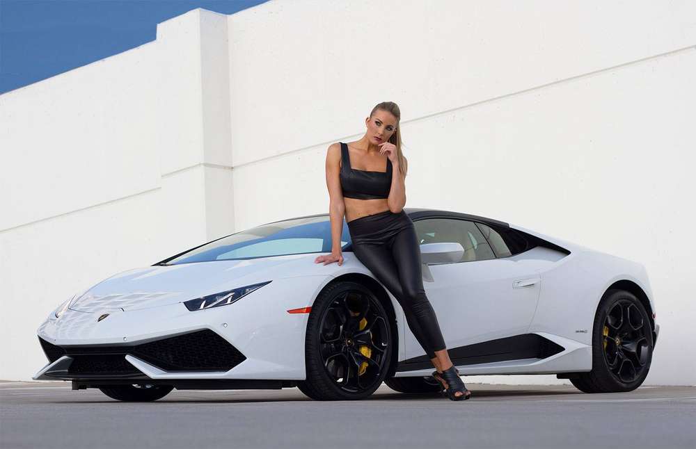 Что же ей делать с этой Lamborghini