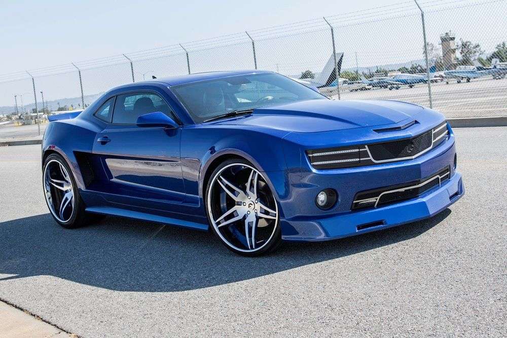 Chevrolet Camaro примерил расширенный обвес и «катки» Forgiato