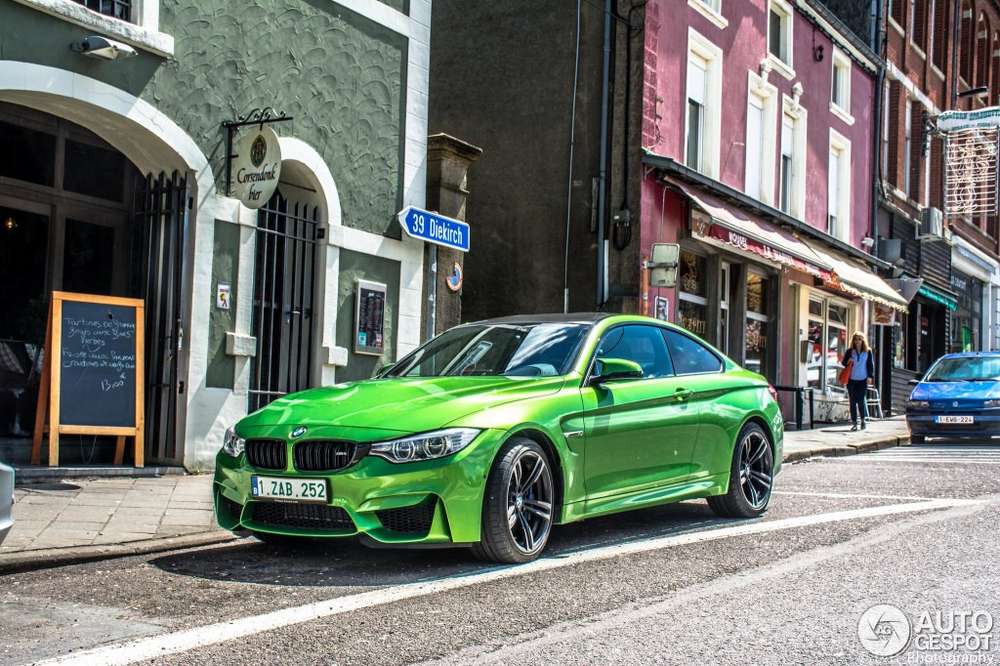 BMW M4 в экстравагантном цвете Java Green