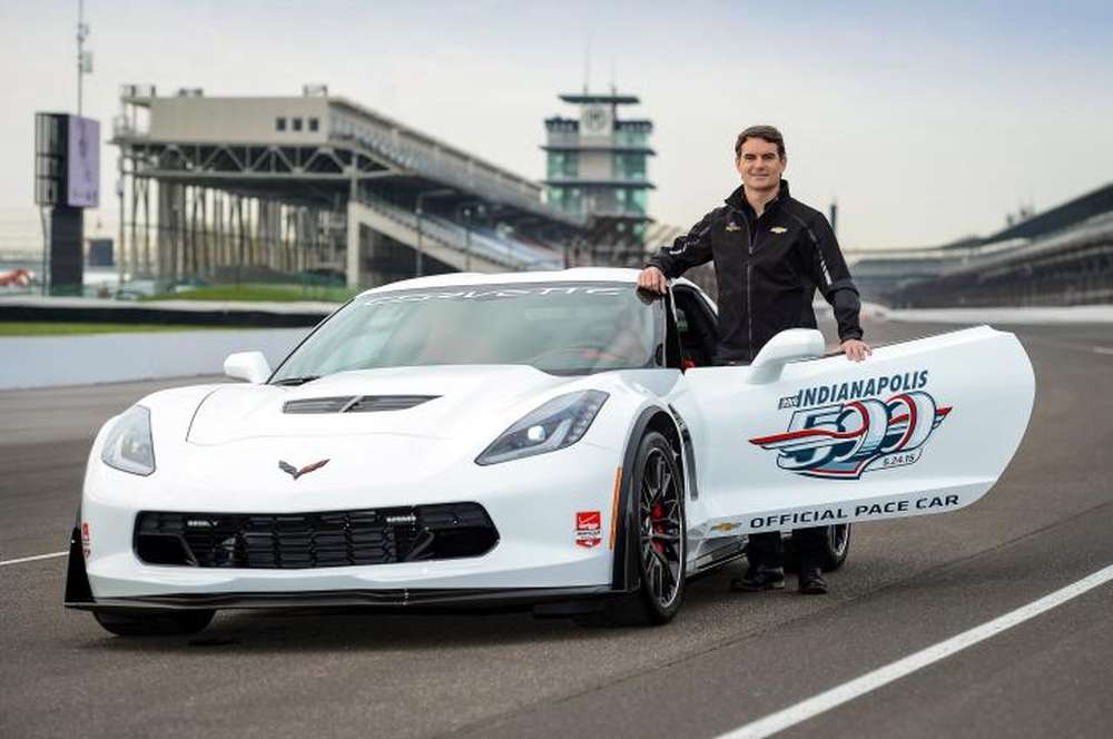 Самый мощный Chevrolet Corvette Z06 превратился в пейс-кар