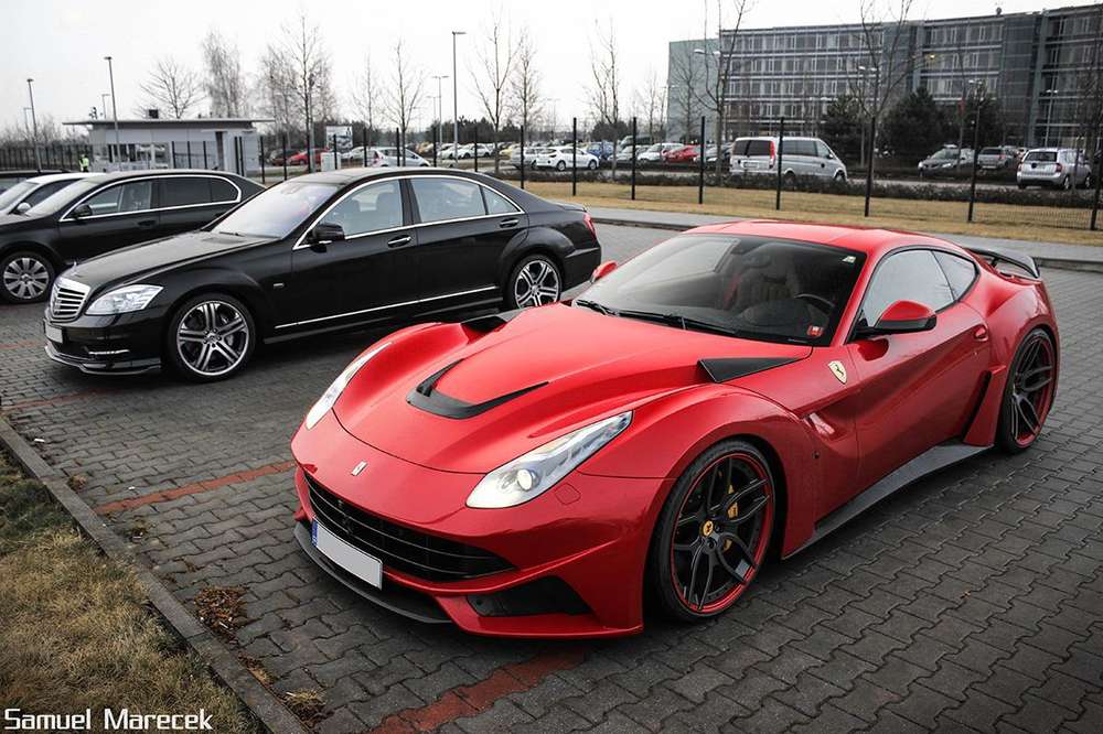 Ferrari f12 Berlinetta черная