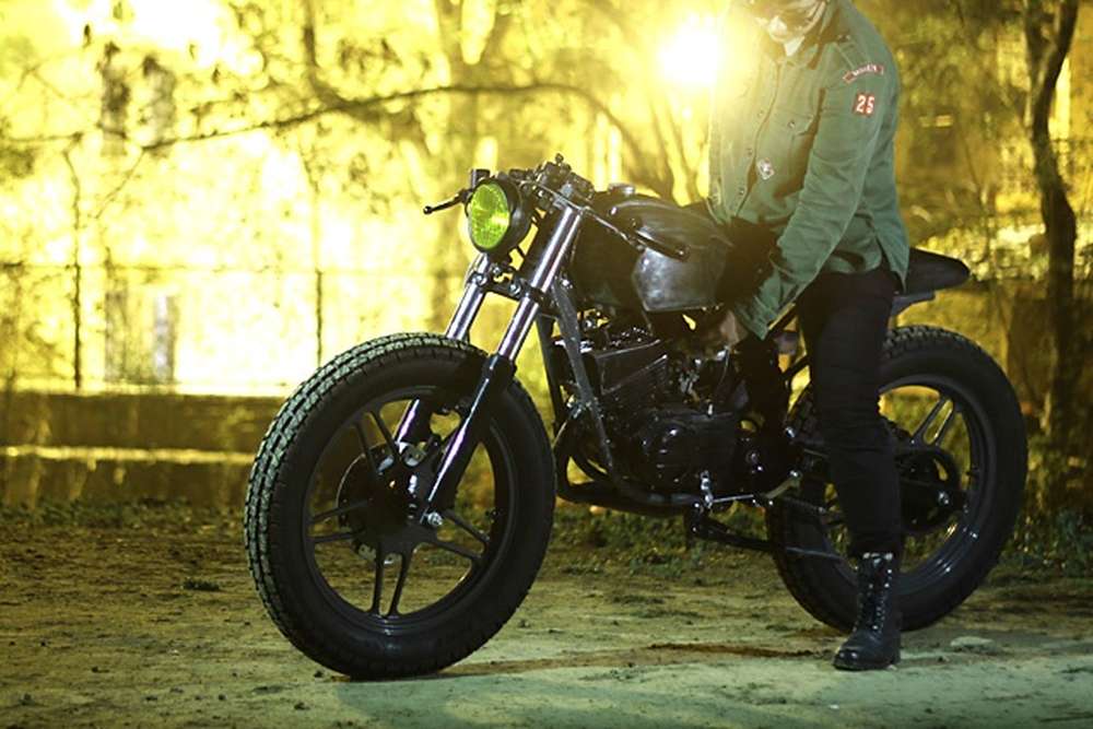 Yamaha RX135: кафе рейсер от Bull City Customs